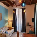 Alice's Corner At Borgo Appartement *