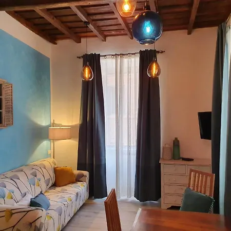 Alice's Corner At Borgo Apartment *